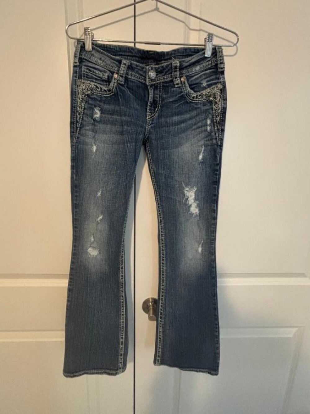 Silver Jeans Co Women’s Distressed Boot Cut Low Rise Embroidered Size 29-31